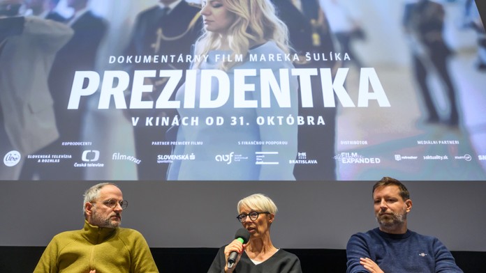 Na snímke zľava scenárárista a režisér Marek Šulík, producentka Barbara Janišová Feglová a dramaturg Slovenskej televízie a rozhlasu (STVR) Ondrej Starinský.