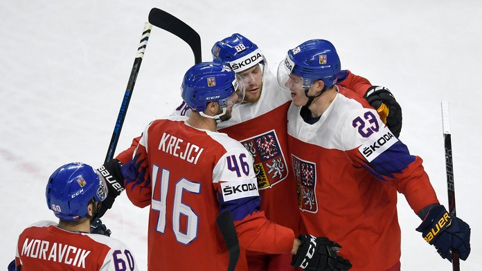 Radosť českých hráčov po góle proti Rusku na MS 2018.