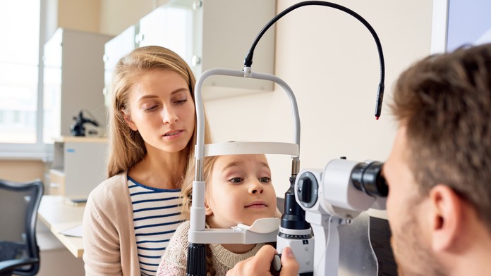 Zuzana Čaputová volila v Pezinku v sprievode dcér a partnera.