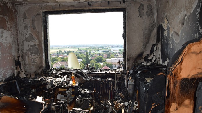 Paul Pogba z Manchesteru United reaguje v dueli na pôde Wolverhamptonu.