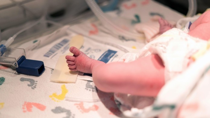 Bábätko v nemocnici (ilustračná snímka)