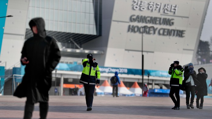 Zničený stav nevydržal nápor silného vetra v dejisku ZOH 2018.