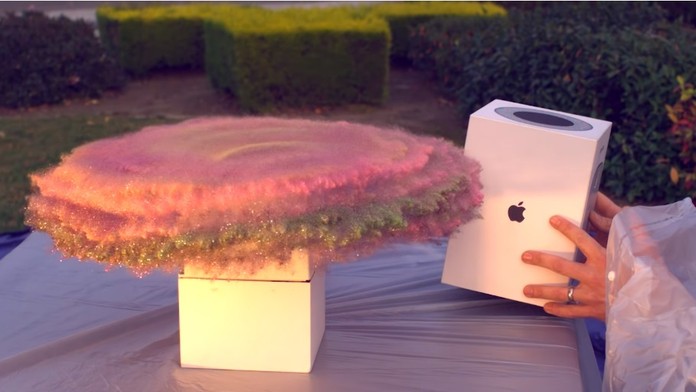 Smradľavá bomba s trblietkami.