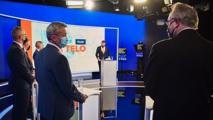 Kanidáti na generálneho prokurátora pred vysielaním.