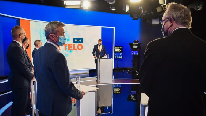 Kanidáti na generálneho prokurátora pred vysielaním.