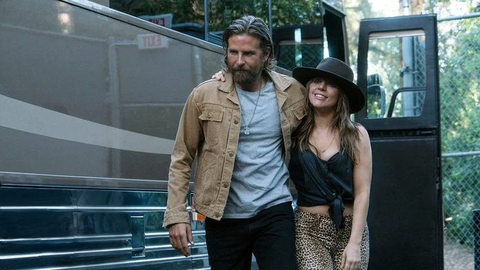 Bradley Cooper a Lady Gaga vo filme A Star Is Born
