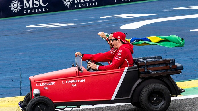 Jazdci Ferrari Charles Leclerc a Lewis Hamilton.