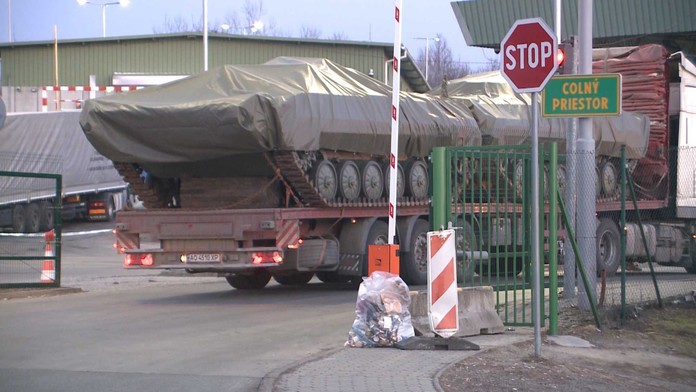 Vyšným Nemeckým prešli štyri pásové obrnené transportéry