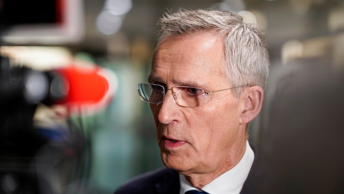 Vojna sa môže skončiť, ak Ukrajina prenechá Rusku okupované územia, pripustil Stoltenberg a podporil Zelenského