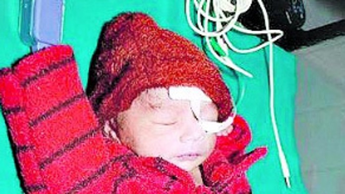 Indka porodila vo vlaku na záchode chlapčeka.