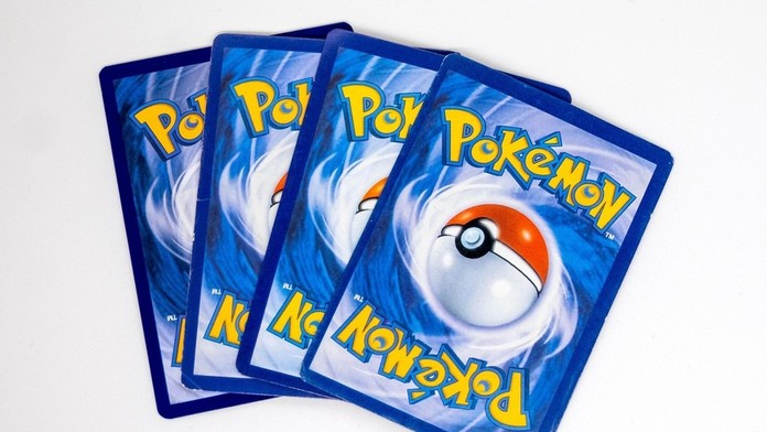 Máte ich doma aj vy? Muž našiel na povale vzácne pokémonové karty, odhadovaná cena ho šokovala