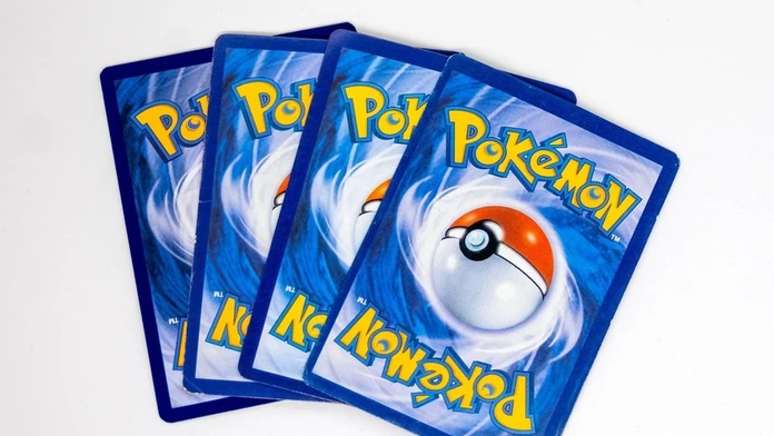 Máte ich doma aj vy? Muž našiel na povale vzácne pokémonové karty, odhadovaná cena ho šokovala