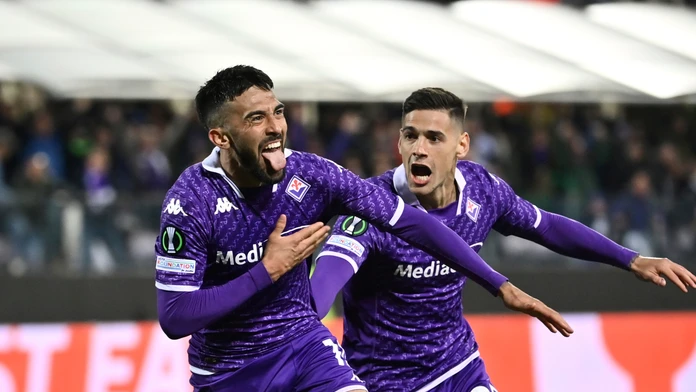 Futbalista Nicolas Gonzalez z Fiorentiny sa raduje z gólu.