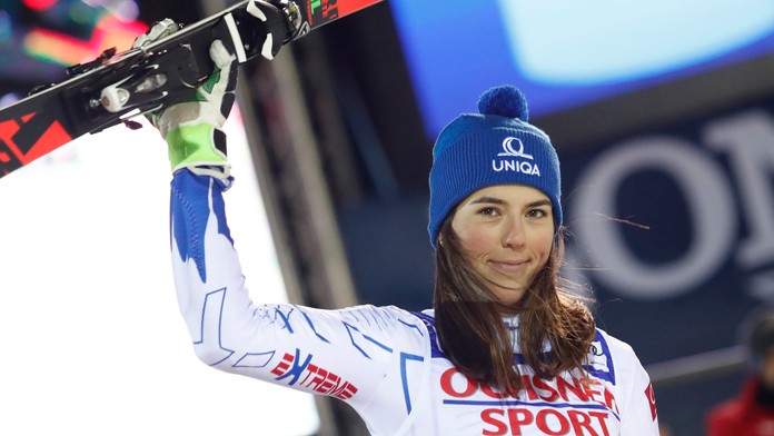 Alpská lyžiarka Petra Vlhová reaguje po slalome v Levi.