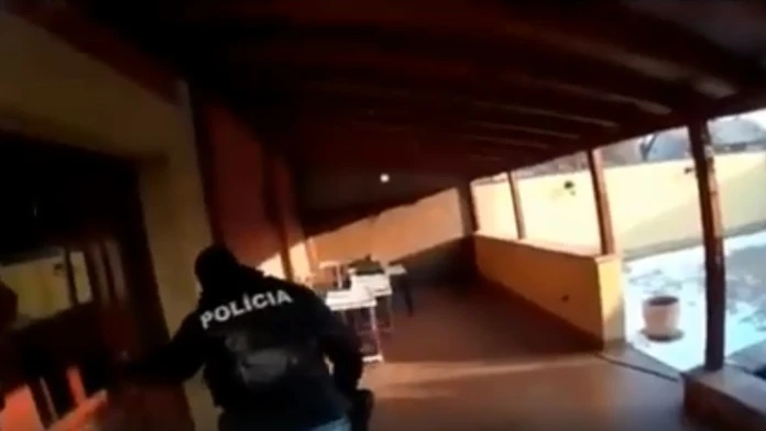 Policajná razia.