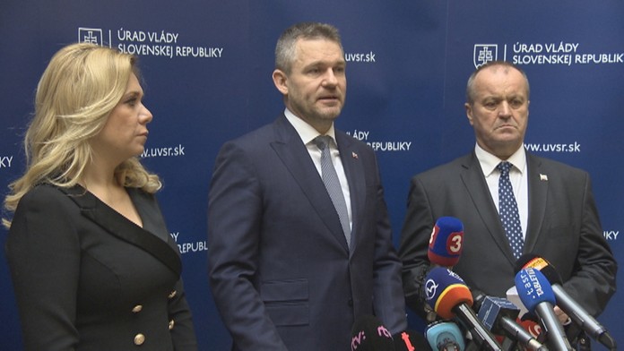 Peter Pellegrini (v strede).