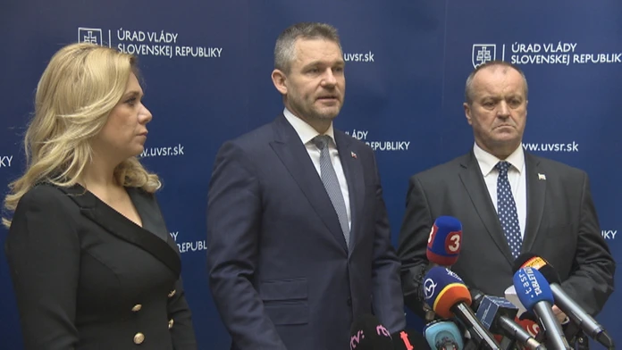 Peter Pellegrini (v strede).