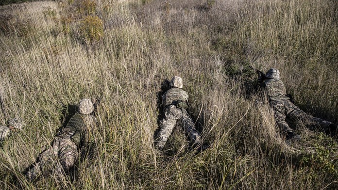 Postup Ukrajincov sa zastavil, Rusi už húfne neutekajú. Môže za to aj obdobný rozkaz, akým naháňal hrôzu Stalin