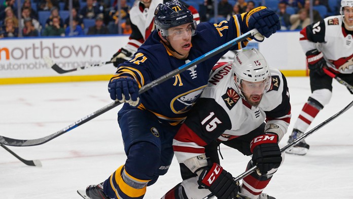 Arizona prehrala na ľade Buffala 1:3.