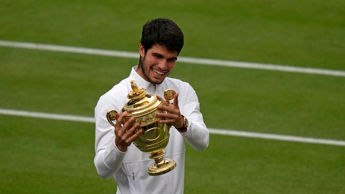 Žiak porazil učiteľa: Alcaraz vyhral Wimbledon, Djokovič Federera nedorovnal