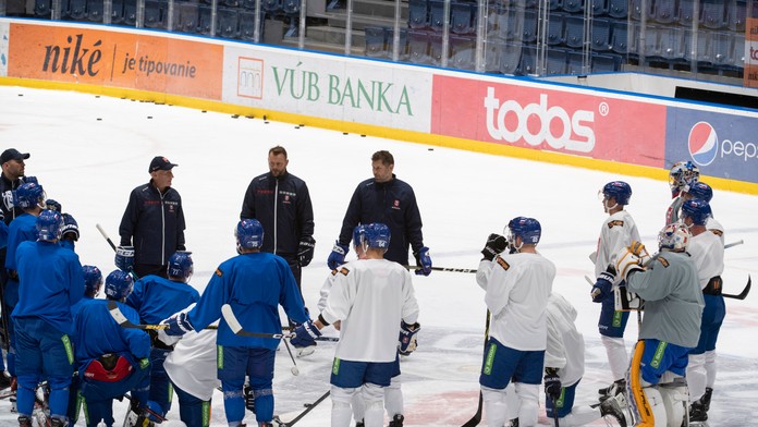 Do kempu reprezentácie pred MS pribudli dvaja útočníci. Na brankárskom poste nastala zmena