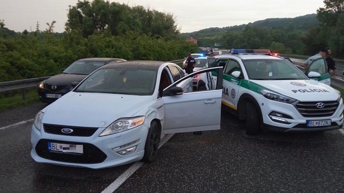 Vodič Fordu unikal nebezpečnou rýchlosťou von z Bratislavy smerom na Pezinok.