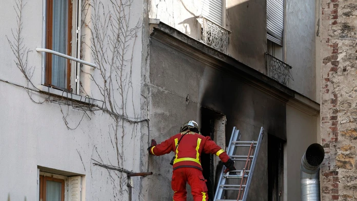 Pri požiari obytnej budovy na predmestí Paríža zahynuli tri osoby