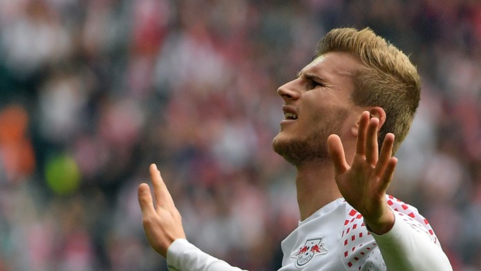 Telá žien a detí, príslušníkov moslimskej menšiny Rohingov.