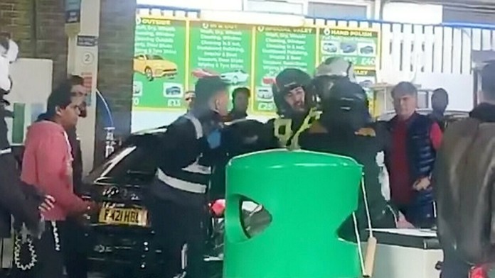 Konflikt na britskej čerpacej stanici