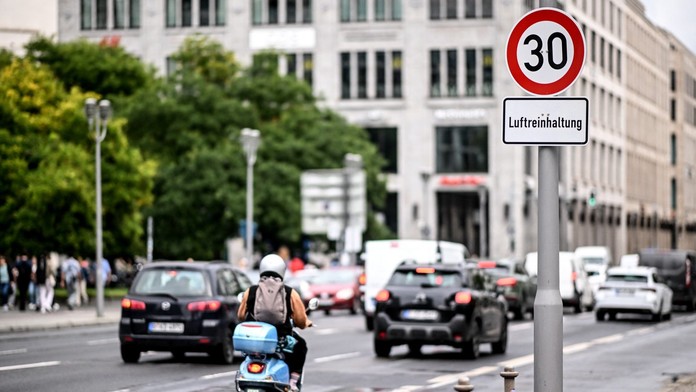 Maximálnu rýchlosť znížili na 30 km/h. Európska metropola zaviedla nové pravidlá