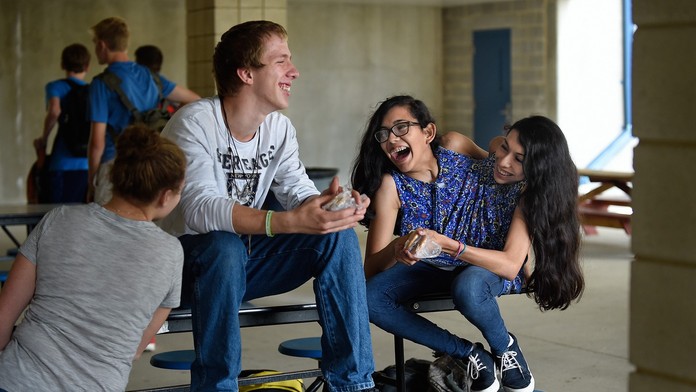 Jedna zo zrastených dvojčiat sa vydala. Keď je to potrebné, dám si slúchadlá, hovorí tá druhá