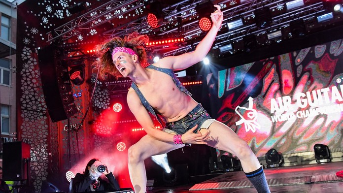 VIDEO: Majstrovstvá sveta v hre na neviditeľnú gitaru vyhral Kanaďan