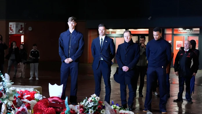 Pri návrate do Liverpoolu si uctil zosnulého kamaráta. Hviezdny obranca nechal Diogovi Jotovi dojemný odkaz