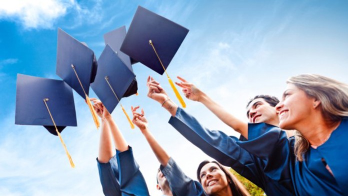 Absolventi European School of Business & Management.