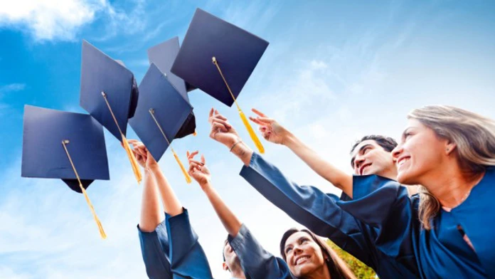 Absolventi European School of Business & Management.