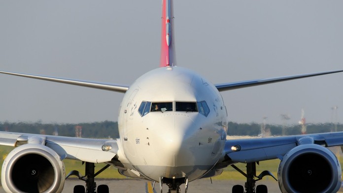 Takmer 200 ľudí vrátane detí uviazlo v rozpálenom lietadle. Zlyhala klimatizácia, na palube bolo 50 °C