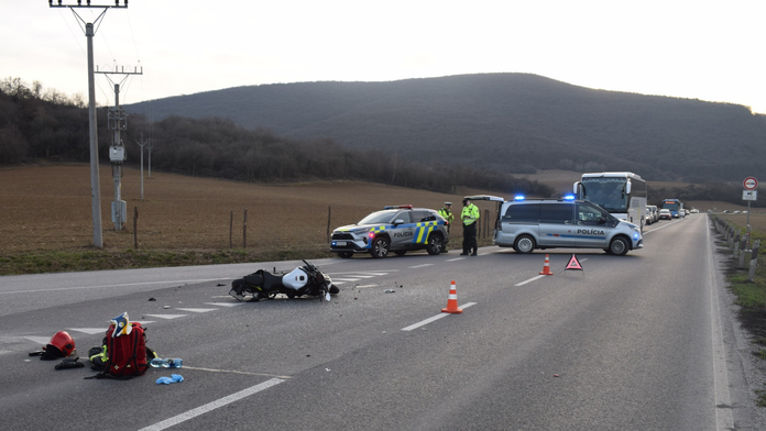 Nedala mu prednosť a po zrážke odišla. Polícia ju dolapila, škody presiahli 10 000 eur