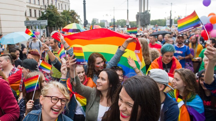 Archívna snímka z pochodu za práva gejov a lesieb Dúhový pride v Bratislave.