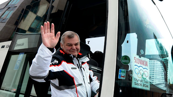Tréner hokejistov Vladimír Vůjtek pred odchodom do Soči