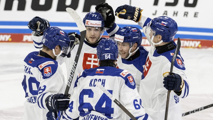 Od obhajoby trofeje ich delí posledný krok. Slováci ťažili z výborného úvodu, Lotyšom nedali šancu