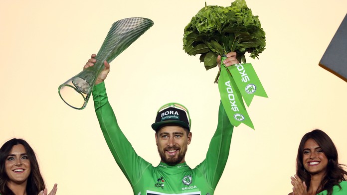 Účastníci gastronomického festivalu v americkej Kalifornii čakajú na príbuzných po streľbe.