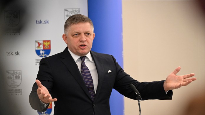 Fico a Stoltenberg sa rozchádzajú v názoroch o vojenskej pomoci Ukrajine