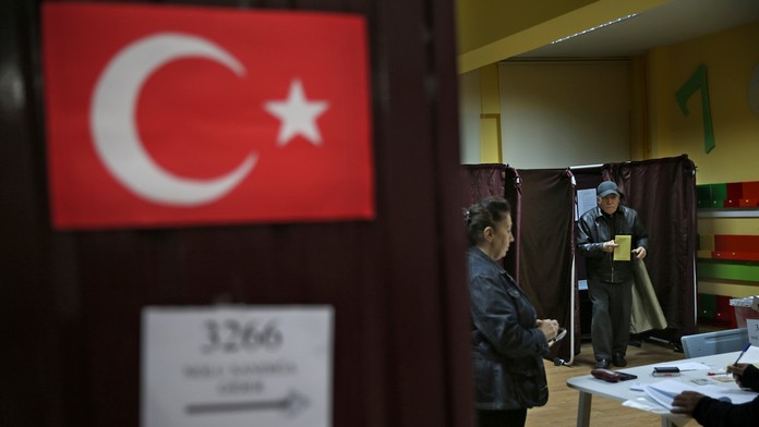 V Turecku sa začali dôležité parlamentné voľby.
