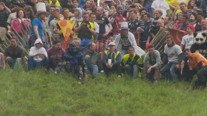 Preteky vo váľaní syra