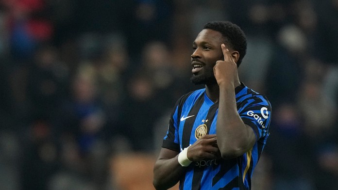 Serie A: Inter si poradil s Empoli vďaka gólom v druhom polčase. Duda dostal červenú kartu