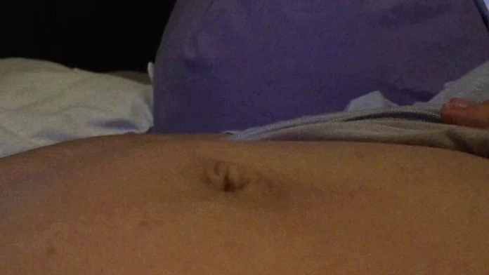 34FFD0BA00000578-3628872-Step_1_The_mum_to_be_s_belly_button_appears_normal_here_before_s-a-30_1465287884952.jpg