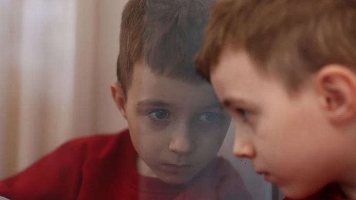 Pol hodiny v aute plakala. Príbeh mamy chlapca s autizmom zo Žiliny rozdelil Slovákov