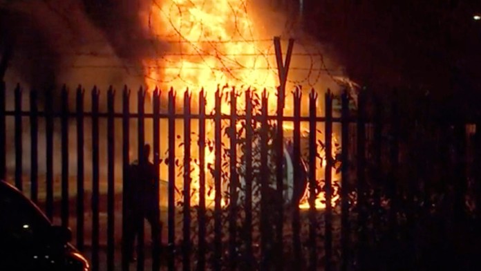 Pred futbalovým štadiónom v Leicestri sa zrútil vrtuľník majiteľa klubu