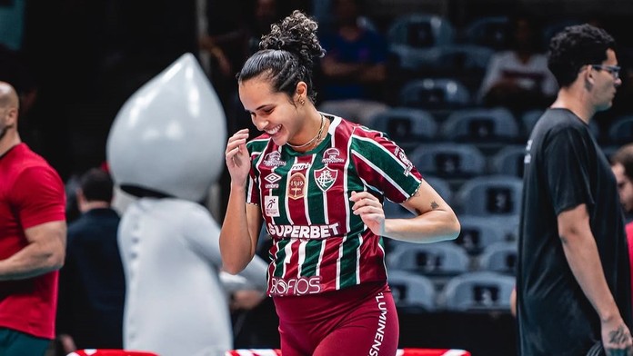 VIDEO: Volejbalistka nastúpila na zápas v piatom mesiaci tehotenstva. Potlesk vystriedala kritika