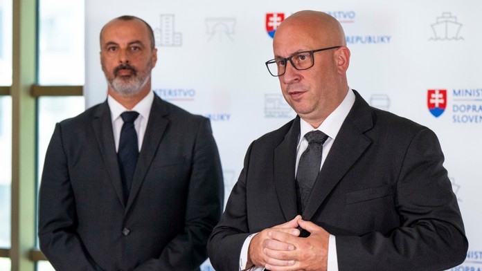 Generálny riaditeľ ŽSR Alexander Sako sa vzdal funkcie. Hovorí o politickom tlaku na jeho rodinu